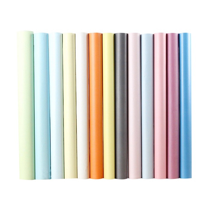 Hur formar enfärgade tapeter interiörens estetik idag?